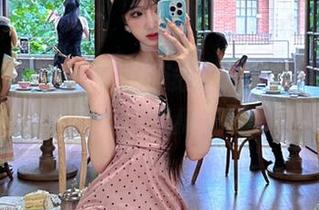 滑手机试试这个“免费”的17吃瓜网，哇塞，原来瓜还可以这样吃？