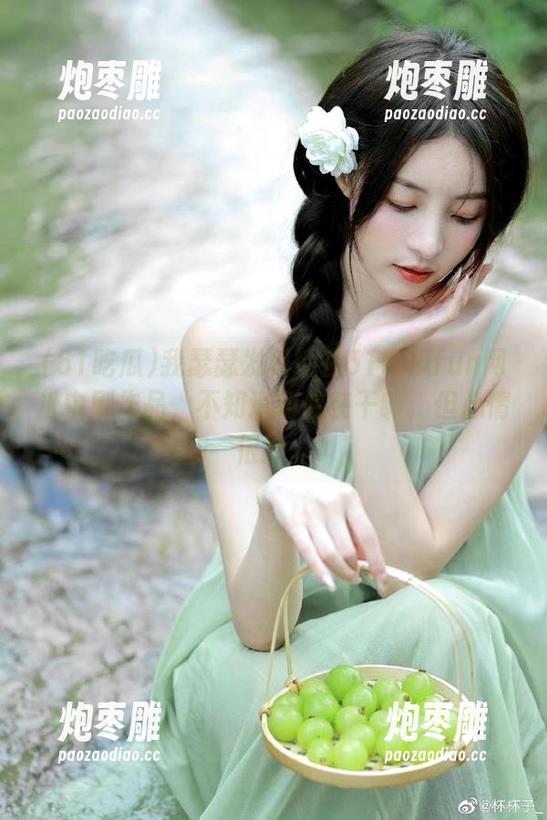 51吃瓜 我瑟瑟发抖地在51吃瓜fun网址中刷作品,不知道到底在干嘛,但心情很妙。