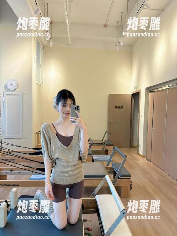 52吃瓜网 网址就像瓜皮:表面光鲜,52吃瓜网里藏着吃瓜的真滋味!
