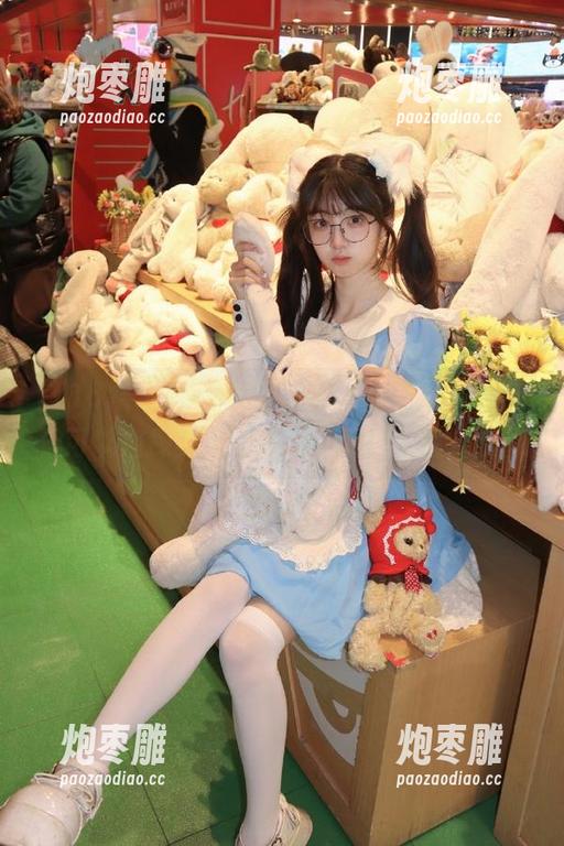 718娱乐 透过“718娱乐”传送门,仿佛可以窥探到猎奇和戏剧间的无缝连接。