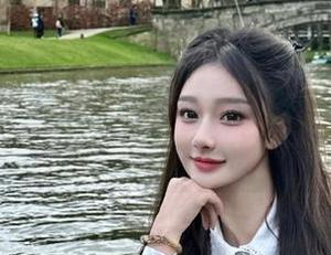 发现cg51苹果版，终于能在手机上优雅地吃瓜了，心里乐开了花！