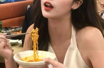 苹果版的wwww.51cg1.fun，是在忙些什么呀？而我却被吸引了？