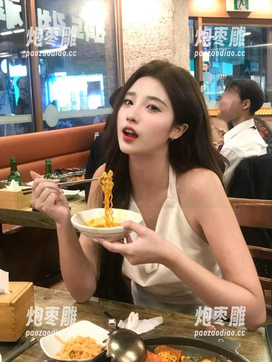 苹果版的wwww.51cg1.fun，是在忙些什么呀？而我却被吸引了？