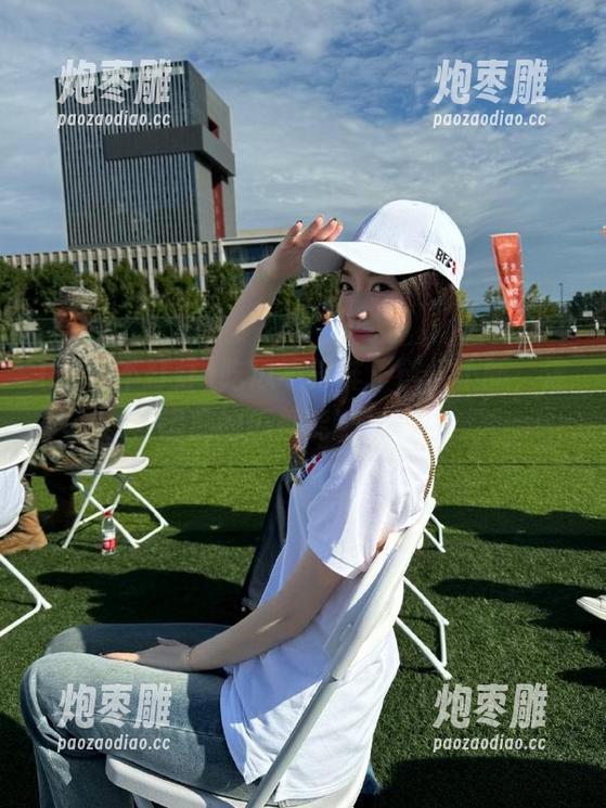 吃瓜不打烊 吃瓜不打烊,链接不断,连锅底的瓜都能翻出来!