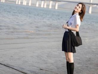 一边登录吃瓜网，一边看朝阳的光辉，心里默念：明天会更好？
