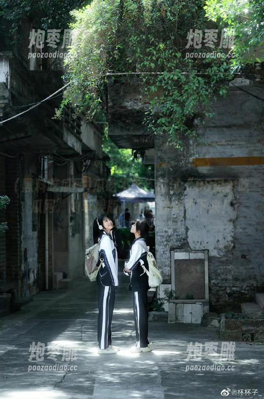 黑料吃瓜网 瓜吃不够?试试“98黑料吃瓜网”的苹果版,保证你停不下来!