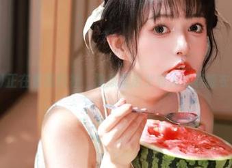 正在看黑料社，视频里居然有人穿着睡衣做直播？