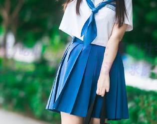 吃瓜发烧友注意：黑料社今天的更新是关于“门”的影评，求解读！