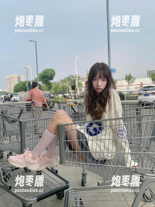 一进入黑瓜吃料就掉进免费八卦的旋涡，无法自拔…