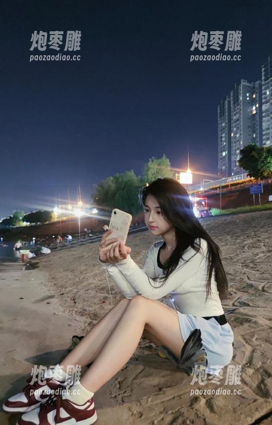 一口黑瓜吃料苹果版，瓜皮之下的信息，把我乐的直不起腰！